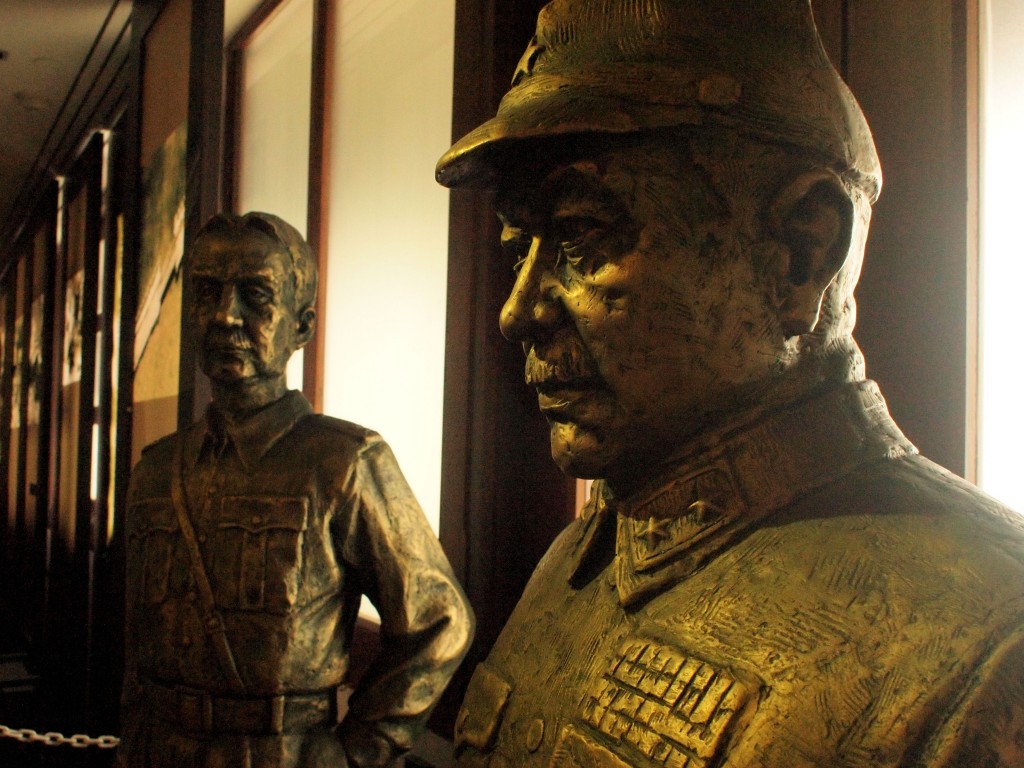 Lieutenant-General Arthur Ernest Percival and General Tomoyuki Yamashita preserved in bronze